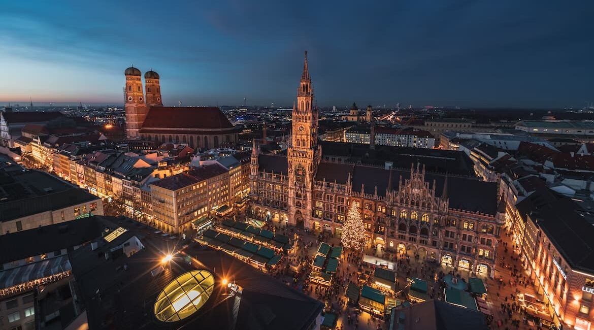 Nahuel Viaggi-Monaco-Marienplatz-notte